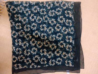 NvrUsedDarkGreenDelicateLargeScarf/ShawlMdeInItaly