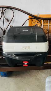 Box and monorack givi for RS150