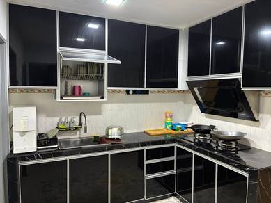 Cozy 3BR home Nearby UTM with Pool, Gym & Balcony