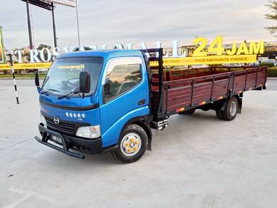 Hino 300 Kargo 21 Kaki Tahun 2010
