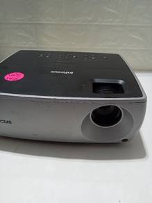 InFocus IN2102EP projector with 2,500 ANSI lumens