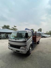 Hino 3 TON CARGO CRANE