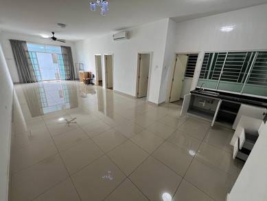 Condominium For Sale in Nusa Heights