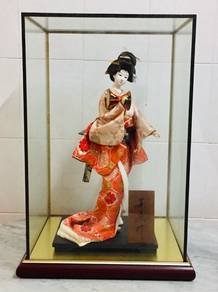 Vtg Japanese Geisha Figurine Glass Case 18 inches