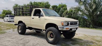 Toyota Hilux SINGLECAB SHORT BODY SR in Nilai, NSN