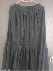 Black Pleated Midi Skirt with Elastic Waistband