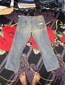 seluar jeans levi saiz 38