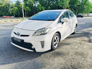 Toyota Prius LUXURY (HYBRID) in Simpang Ampat, PNG