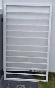 Used Metal Grille Panel 147cm x 70cm White - (Big)
