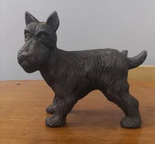 Toscano naughty peeing dog cast iron