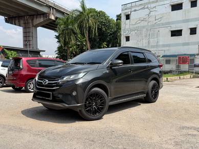 Perodua Aruz AV in Bandar Puteri Puchong, SGR