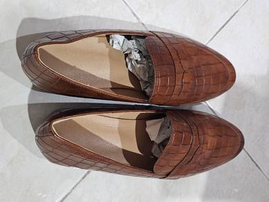 leather shoes