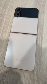 Samsung Z Flip4 256GB (Like New)