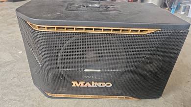9" working 3way karaoke speakers with bracket. 