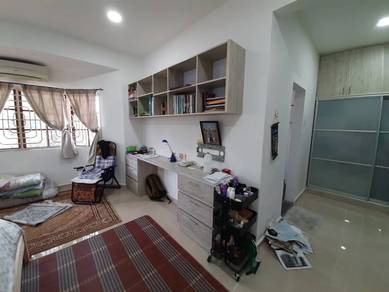 Kitchen cabinet refrigerator cabinet divider