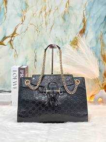 Gucci Emily Medium Shoulder Bag in Black GG