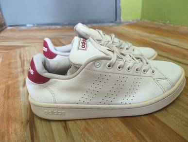 Kasut Adidas Advantage 
Size: 7Uk / 25.5cm
Price: 