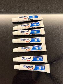 Free- signal toothpaste 10g x7
