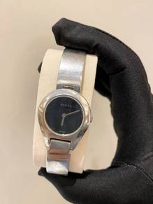 Gucci 1400L Bangle Watch