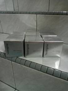 Neutogena Fine Fairness Cream
