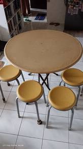 Round dining table with 4 chair 