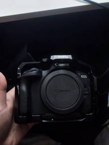 CANON R50 ready to let go.