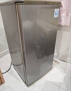 Mini refrigerator