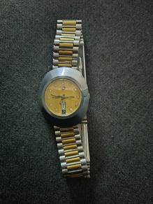 jam untuk di jual,ada keretakan di kanan jam
