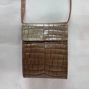 Crocodile skin pattern leather sling bag