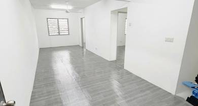 Flat For Sale in Sanctuary Court