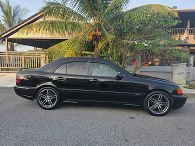 Mercedes Benz 200 in Rawang, SGR