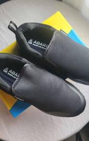 Kasut hitam