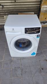 Electrolux front load hot washer 7.5-kg