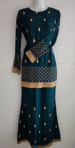Emerald Green Baju Kurung with Gold Embroidery