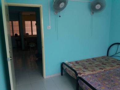 Room in Bandar Botanic, SGR