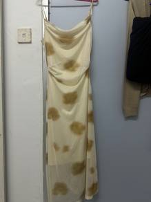 dres dinner warna cream