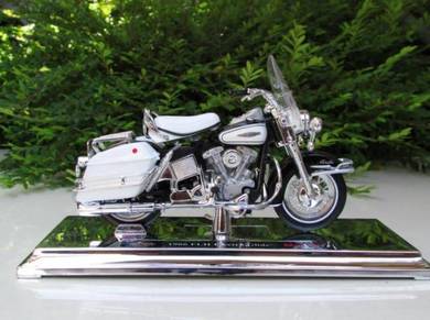 Maisto 1-18 Harley Davidson 1966 Electra Glide