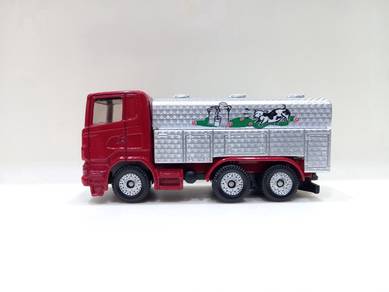 Siku 1331 Milk Collecting Truck Diecast Vehicle