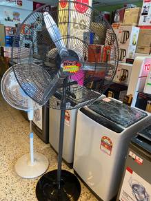 New Metal Blade 26" Stand Fan Sp1n