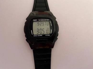 Q&Q Quartz LCD Digital Watch