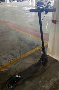 Xiaomi Mi Electric Scooter with 4 Extra Tyres (Bat