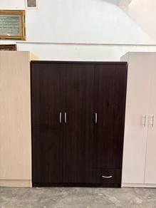 almari 3 pintu