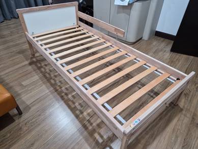 Kid bed frame IKEA 90% new