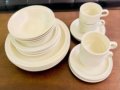 Four-person dining and entertaining set