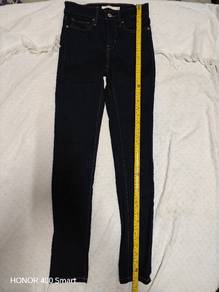 Levi's Women's Slimming Skinny Jeans W24 L32