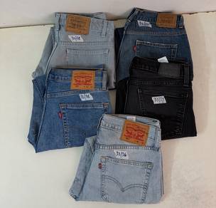 Levi’s Jeans sz 32 Combo.