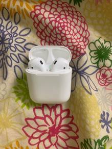 Airpods 2nd gen with case