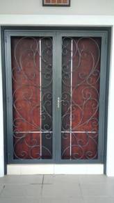 Wrought iron grill Pintu