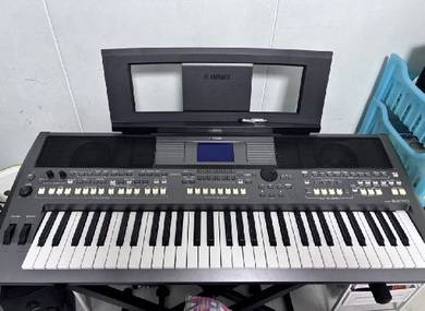 Yamaha Psr S670