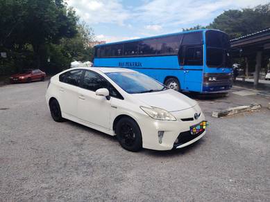 Toyota Prius (HYBRID) in Damansara Damai, SGR